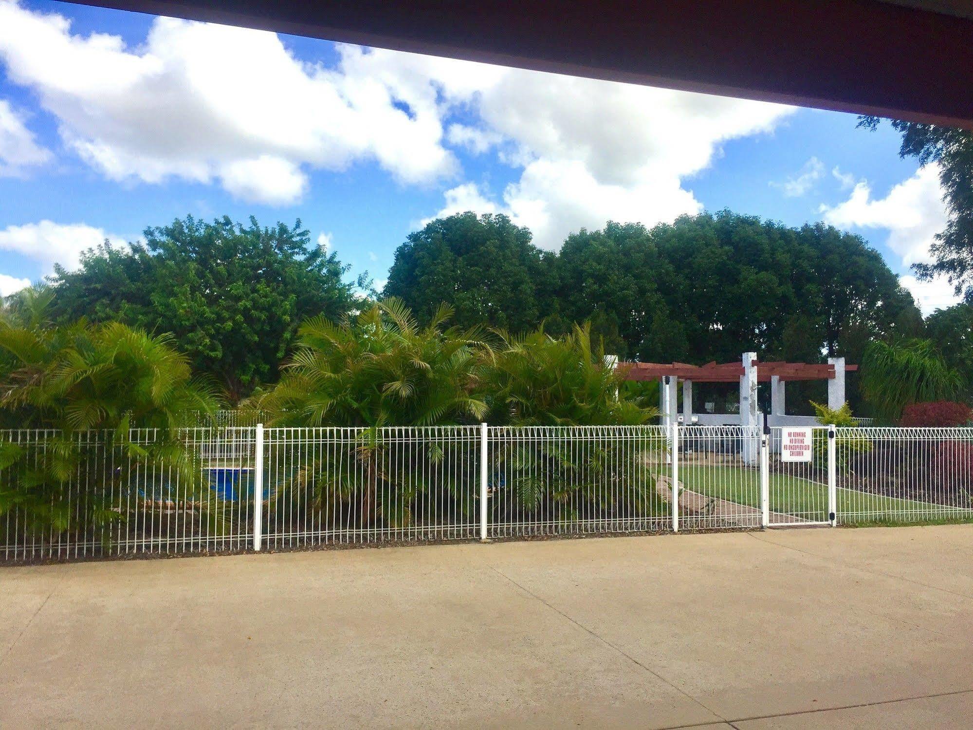 Bundaberg Spanish Motor Inn Zewnętrze zdjęcie