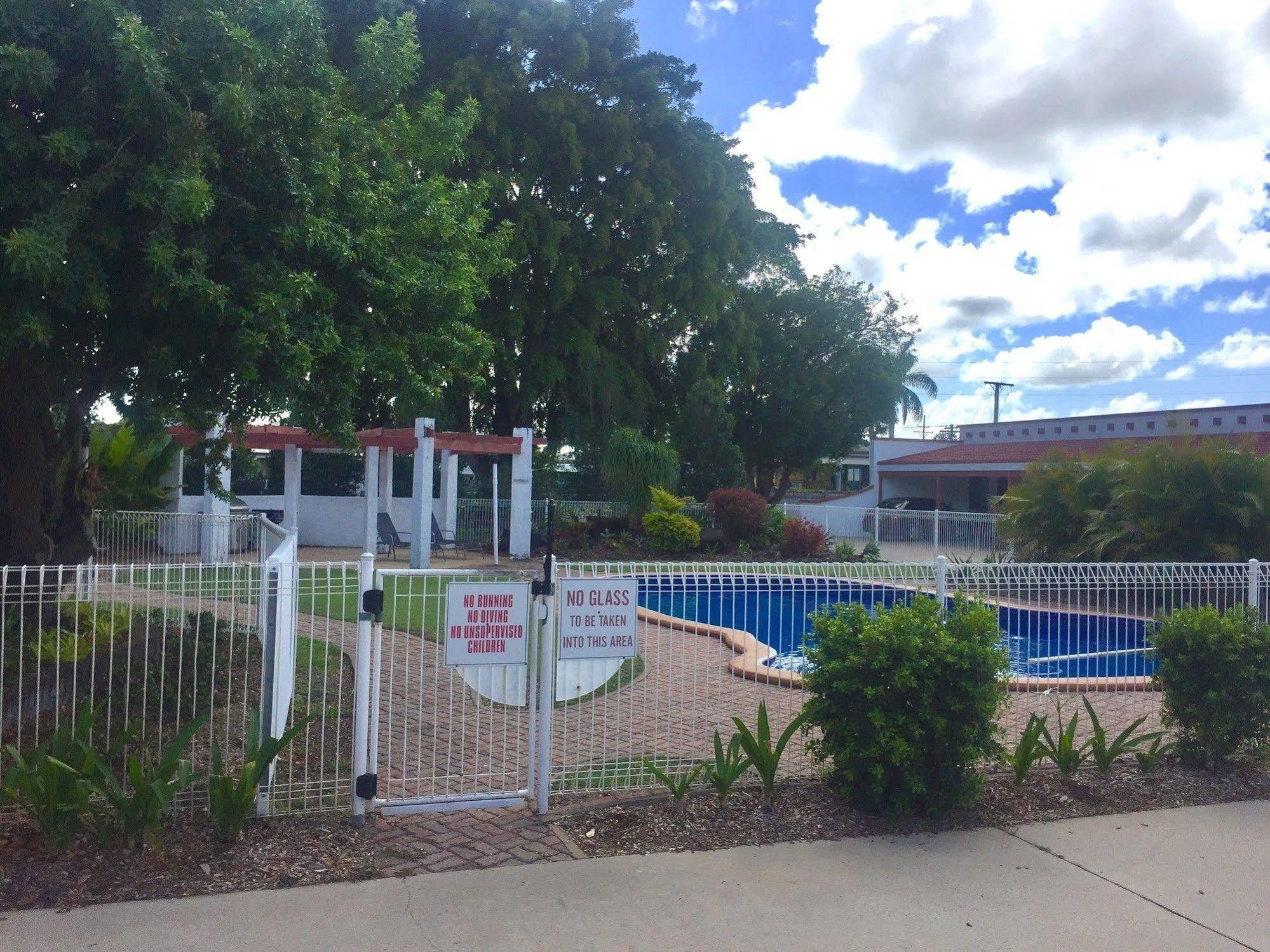 Bundaberg Spanish Motor Inn Zewnętrze zdjęcie