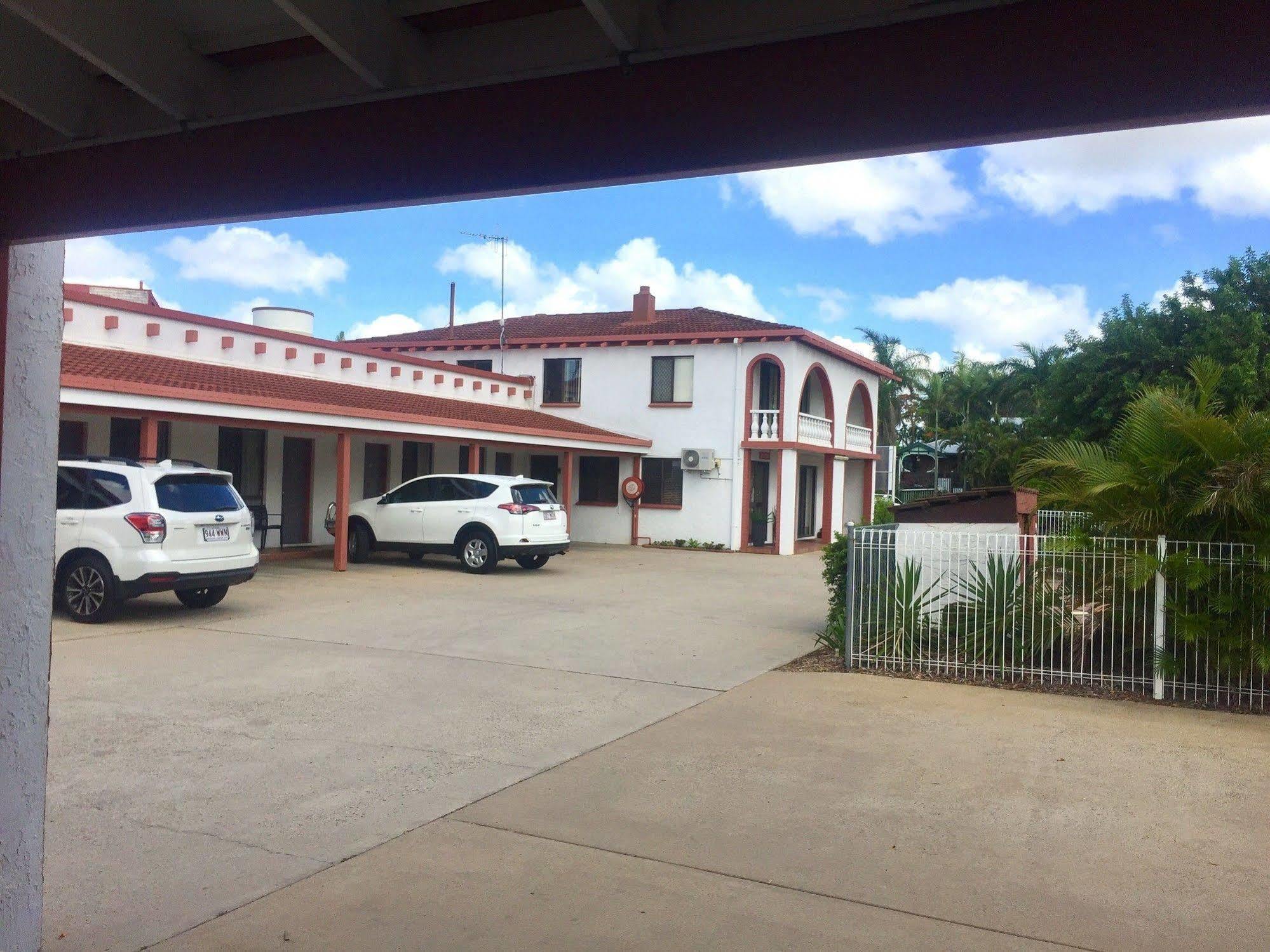 Bundaberg Spanish Motor Inn Zewnętrze zdjęcie