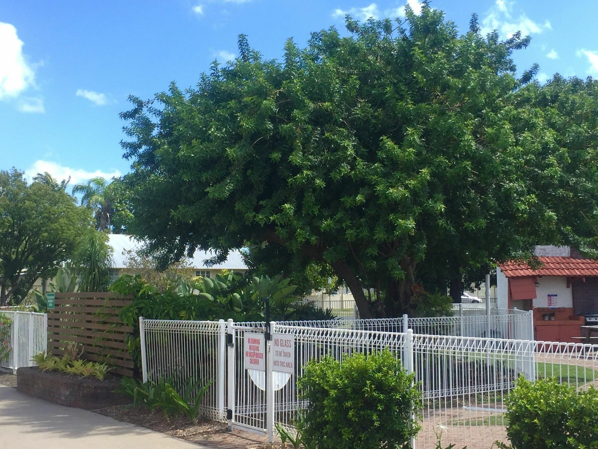 Bundaberg Spanish Motor Inn Zewnętrze zdjęcie